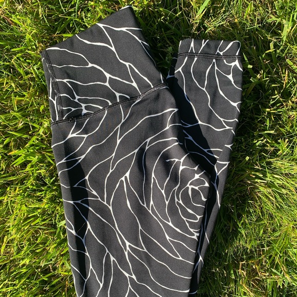 lululemon athletica Pants - Lululemon Rose Pattern Aligns